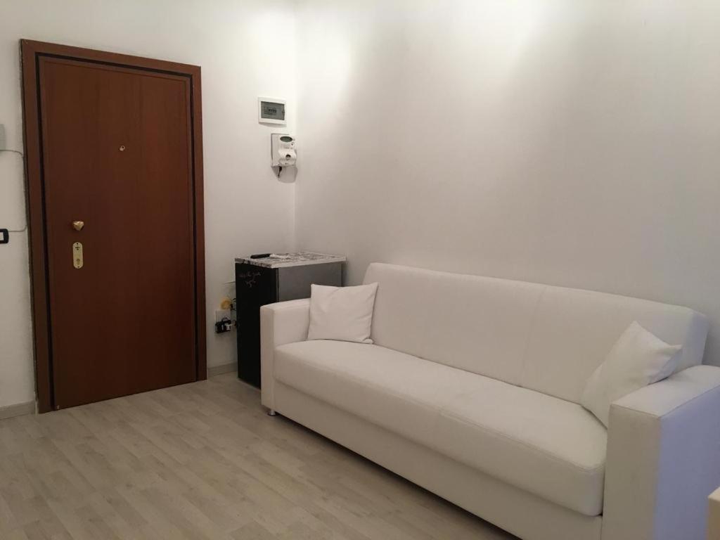 Milan Nice Flat In Red Metro Exterior foto